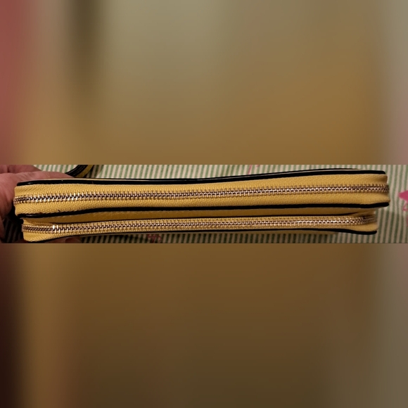 EUC Y2K Coach Neon Green Duo Accordion Zip Wallet Wristlet Clutch w/ Many Slots - Picture 9 of 11